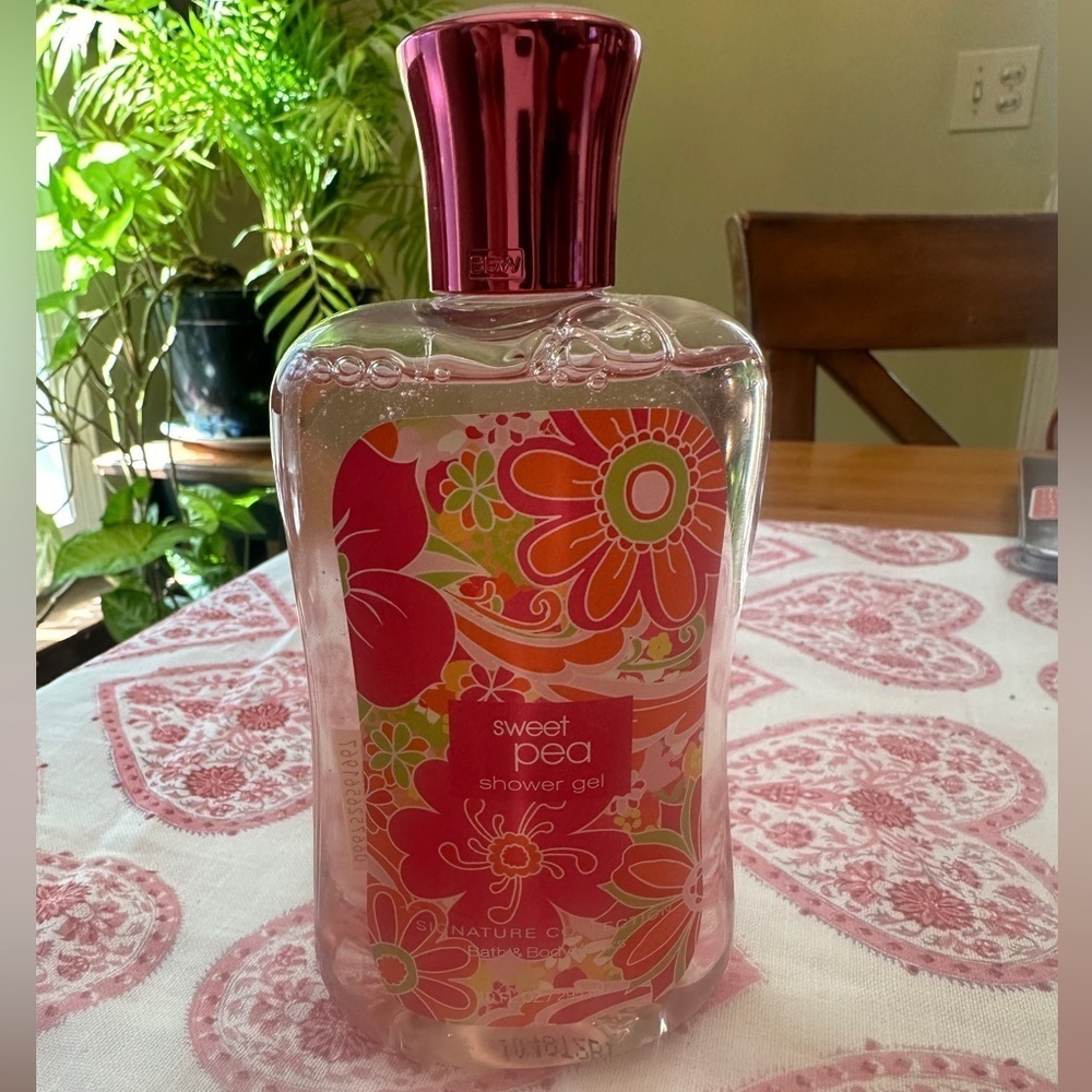 Bath & Body Works Sweet Pea Shower Gel NWT